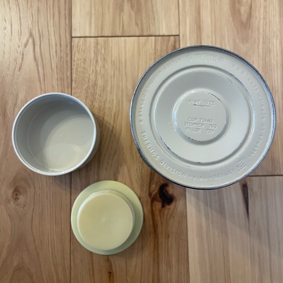 1971 Vintage Thermos, Pint size, Geometric Holiday Print: Fork and Spoon - Picture 3 of 5